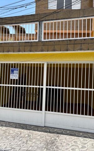 Casa à venda com 200m², 2 quartos e 2 vagasFachada 