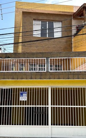 Casa à venda com 200m², 2 quartos e 2 vagasFachada 