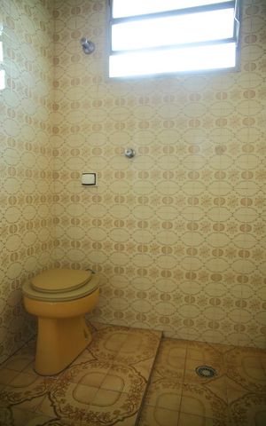 Casa à venda com 200m², 2 quartos e 2 vagasBanheiro casa 1 
