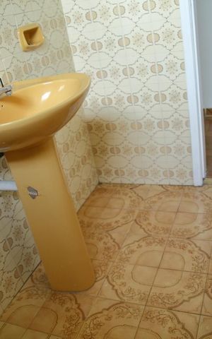 Casa à venda com 200m², 2 quartos e 2 vagasBanheiro casa 1 