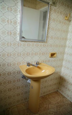 Casa à venda com 200m², 2 quartos e 2 vagasBanheiro casa 1 