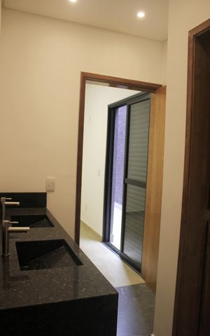 Casa à venda com 125m², 3 quartos e 2 vagasBanheiro social dos quartos