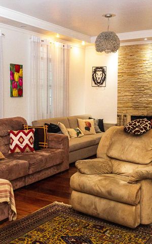 Casa à venda com 300m², 4 quartos e 5 vagas Casa à venda com 300m², 4 quartos e 5 vagasSala