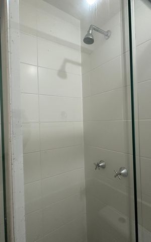 Apartamento à venda com 85m², 3 quartos e 2 vagas Apartamento à venda com 85m², 3 quartos e 2 vagasBanheiro de serviço