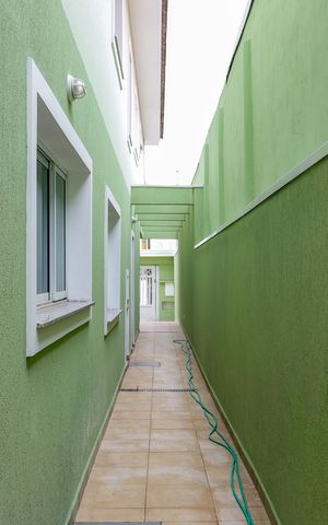 Casa à venda com 162m², 4 quartos e 4 vagas Casa à venda com 162m², 4 quartos e 4 vagasCorredor