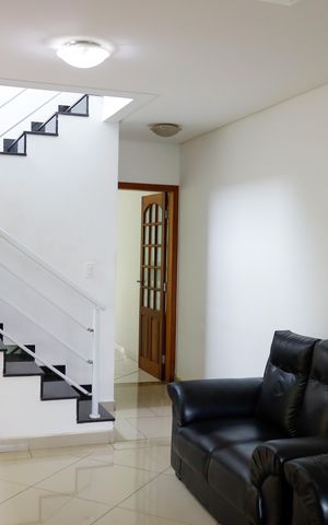 Casa à venda com 162m², 4 quartos e 4 vagas Casa à venda com 162m², 4 quartos e 4 vagassala