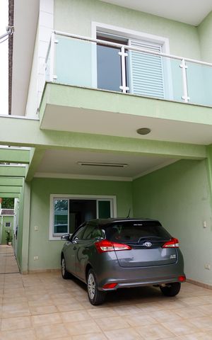 Casa à venda com 162m², 4 quartos e 4 vagas Casa à venda com 162m², 4 quartos e 4 vagasÁrea comum