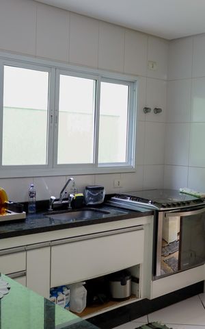 Casa à venda com 162m², 4 quartos e 4 vagas Casa à venda com 162m², 4 quartos e 4 vagasCozinha