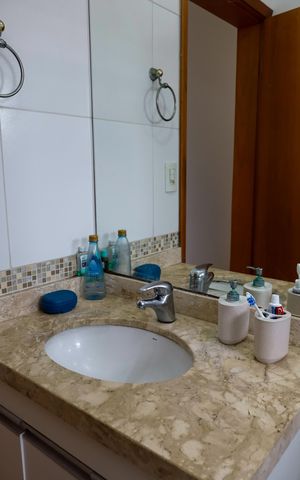 Casa à venda com 162m², 4 quartos e 4 vagas Casa à venda com 162m², 4 quartos e 4 vagasBanheiro