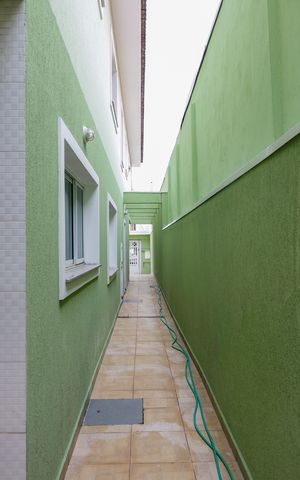 Casa à venda com 162m², 4 quartos e 4 vagas Casa à venda com 162m², 4 quartos e 4 vagasCorredor