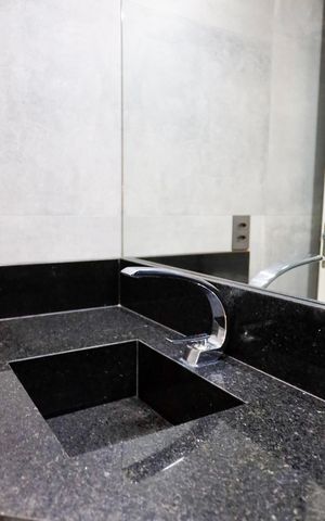 Apartamento à venda com 58m², 2 quartos e 1 vaga Apartamento à venda com 58m², 2 quartos e 1 vagaBanheiro da Suíte 2