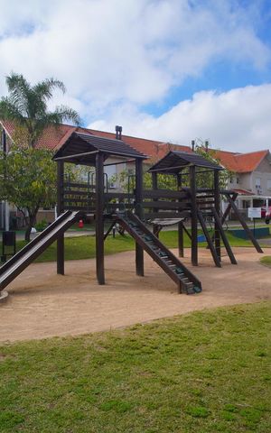 Casa de condomínio à venda com 200m², 3 quartos e 2 vagasÁrea Comum - Playground
