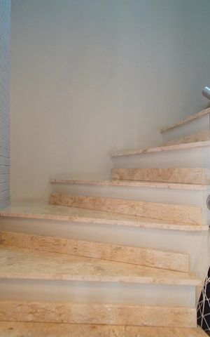 Casa de condomínio à venda com 200m², 3 quartos e 2 vagasEscada 2o Piso