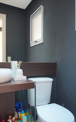 Casa de condomínio à venda com 200m², 3 quartos e 2 vagasLavabo