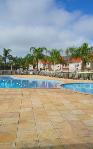 Casa de condomínio à venda com 200m², 3 quartos e 2 vagasÁrea Comum - Piscinas
