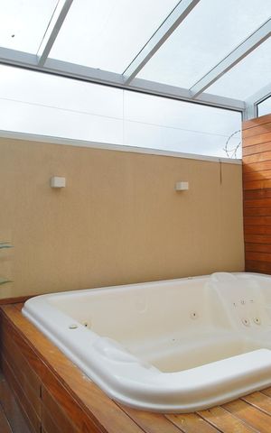 Casa de condomínio à venda com 200m², 3 quartos e 2 vagasHidromassagem