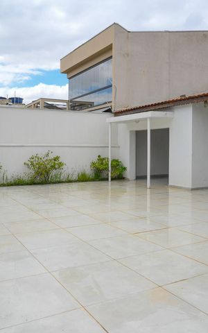 Casa à venda com 600m², 3 quartos e 2 vagas Casa à venda com 600m², 3 quartos e 2 vagasQuintal