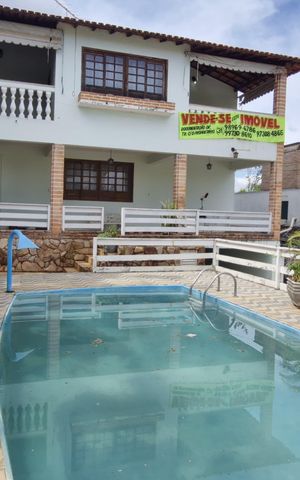 Casa à venda com 249m², 4 quartos e 4 vagas