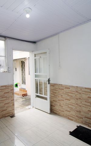 Casa à venda com 50m², 2 quartos e sem vagaSala