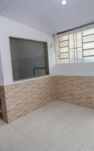 Casa à venda com 50m², 2 quartos e sem vagaSala