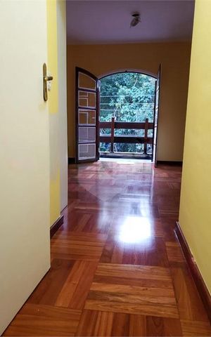 Casa à venda com 247m², 4 quartos e 6 vagas