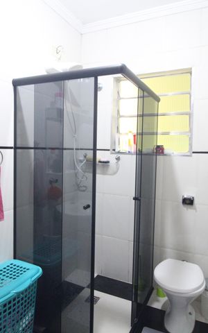 Casa à venda com 262m², 3 quartos e 2 vagasBanheiro da suíte