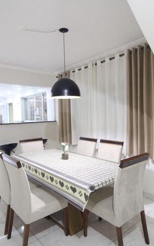 Casa à venda com 262m², 3 quartos e 2 vagasSala de jantar