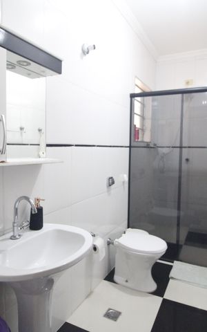 Casa à venda com 262m², 3 quartos e 2 vagasBanheiro