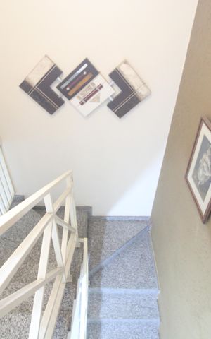 Casa à venda com 262m², 3 quartos e 2 vagasEscada