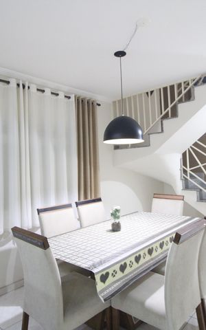 Casa à venda com 262m², 3 quartos e 2 vagasSala de jantar