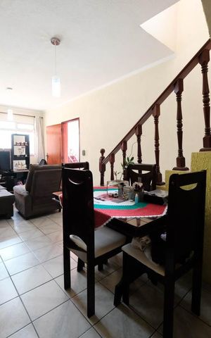 Casa à venda com 125m², 3 quartos e 2 vagasSala