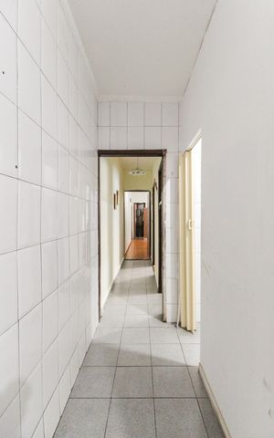 Casa à venda com 74m², 3 quartos e 2 vagasCorredor