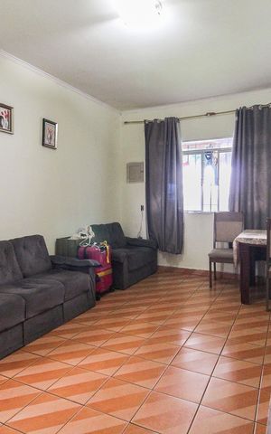 Casa à venda com 74m², 3 quartos e 2 vagasSala