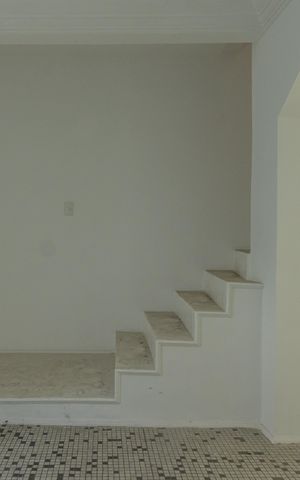 Casa à venda com 103m², 2 quartos e 1 vaga Casa à venda com 103m², 2 quartos e 1 vagaEscada
