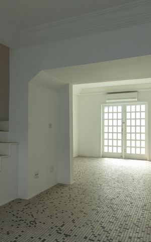 Casa à venda com 103m², 2 quartos e 1 vaga Casa à venda com 103m², 2 quartos e 1 vagaEscada
