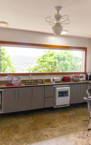 Casa de condomínio à venda com 300m², 4 quartos e 2 vagas
