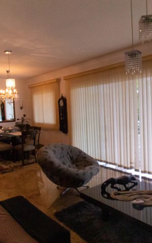 Casa de condomínio à venda com 300m², 4 quartos e 2 vagas