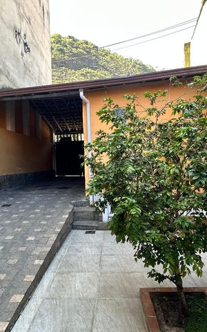 Casa à venda com 400m², 2 quartos e 3 vagas Casa à venda com 400m², 2 quartos e 3 vagasQuintal