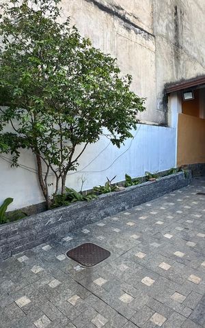 Casa à venda com 400m², 2 quartos e 3 vagas Casa à venda com 400m², 2 quartos e 3 vagasQuintal