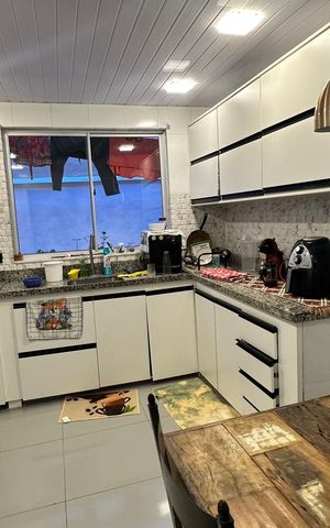 Casa à venda com 400m², 2 quartos e 3 vagas Casa à venda com 400m², 2 quartos e 3 vagasCozinha
