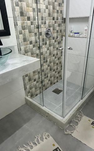 Casa à venda com 400m², 2 quartos e 3 vagas Casa à venda com 400m², 2 quartos e 3 vagasBanheiro Social