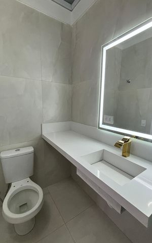 Casa de condomínio à venda com 144m², 4 quartos e 3 vagas Casa de condomínio à venda com 144m², 4 quartos e 3 vagasBanheiro da Suíte