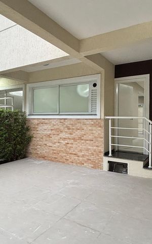 Casa de condomínio à venda com 144m², 4 quartos e 3 vagas Casa de condomínio à venda com 144m², 4 quartos e 3 vagasGaragem