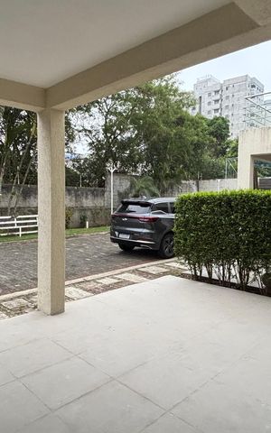 Casa de condomínio à venda com 144m², 4 quartos e 3 vagas Casa de condomínio à venda com 144m², 4 quartos e 3 vagasGaragem