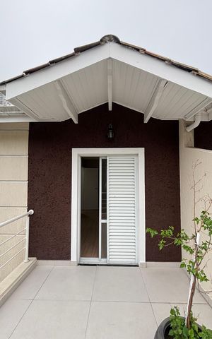 Casa de condomínio à venda com 144m², 4 quartos e 3 vagas Casa de condomínio à venda com 144m², 4 quartos e 3 vagasSuite Varanda