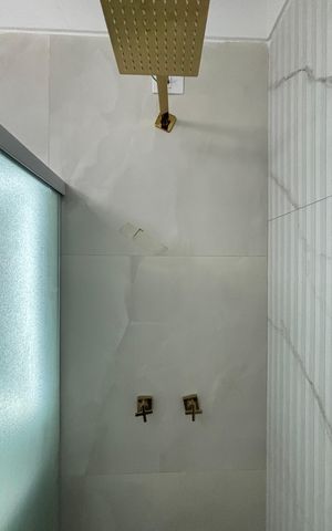 Casa de condomínio à venda com 144m², 4 quartos e 3 vagas Casa de condomínio à venda com 144m², 4 quartos e 3 vagasBanheiro da Suíte