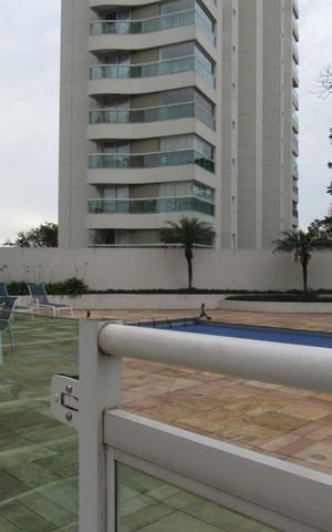 Apartamento para alugar com 225m², 3 quartos e 3 vagasÁrea comum - Piscina