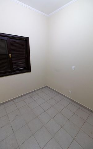 Casa de condomínio à venda com 230m², 4 quartos e 4 vagas Casa de condomínio à venda com 230m², 4 quartos e 4 vagasQuarto de Serviço