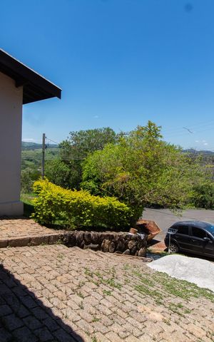 Casa de condomínio à venda com 230m², 4 quartos e 4 vagas Casa de condomínio à venda com 230m², 4 quartos e 4 vagasÁrea Externa
