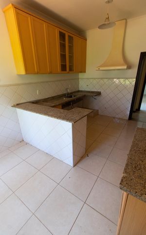 Casa de condomínio à venda com 230m², 4 quartos e 4 vagas Casa de condomínio à venda com 230m², 4 quartos e 4 vagasCozinha